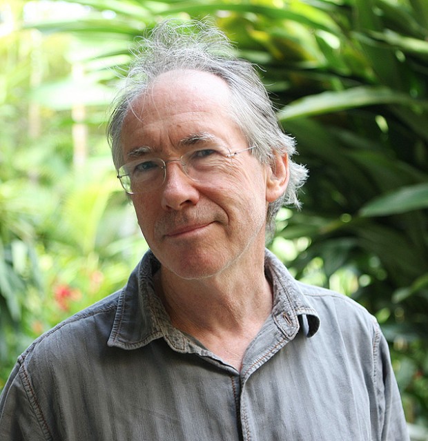 Ian McEwan durante a Flip 2012 (Zanone Fraissat/Folhapress) 