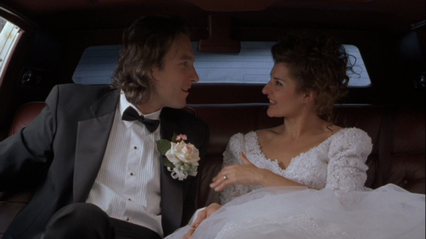 Cena do divertido “Casamento Grego”, em que Ian ( John Corbett) fez de tudo para se casar com Toula (Nia Vardalos)