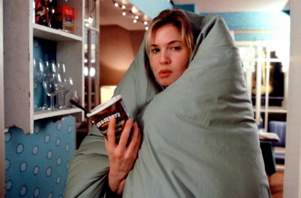 Cena de "O Diário de Bridget Jones" em que a protagonista afoga as mágoas em um pote de sorvete